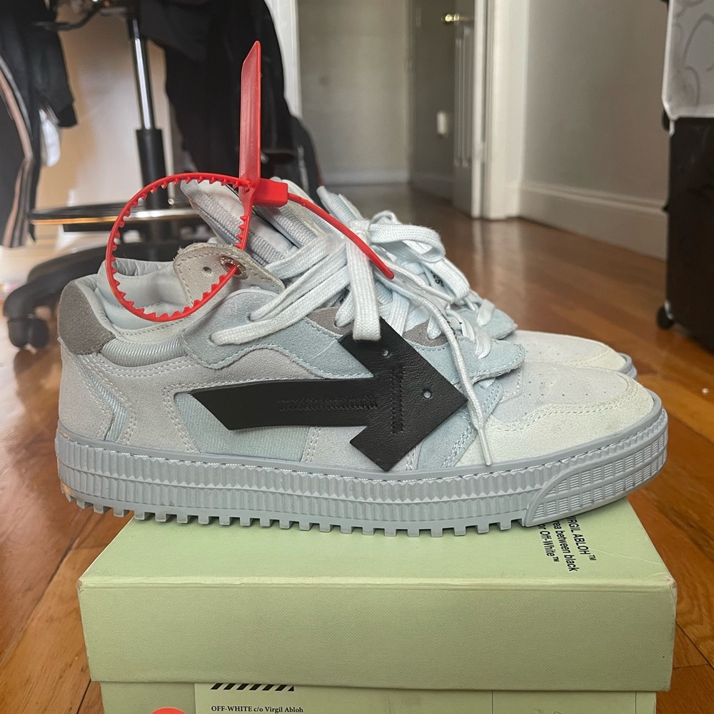 Off White Sneaker - image 1